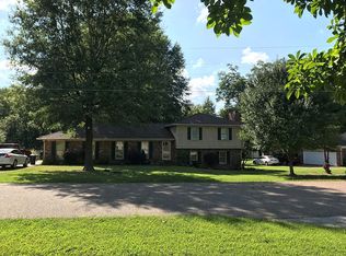 199 Stonehaven Dr, Jackson, TN 38305