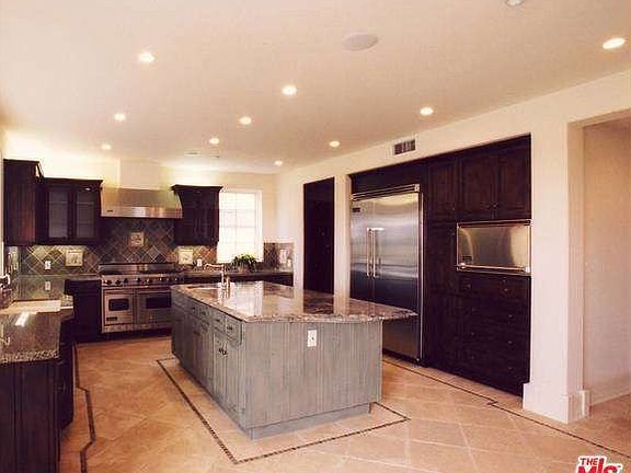 2nd image of 3041 N Beverly Glen Cir