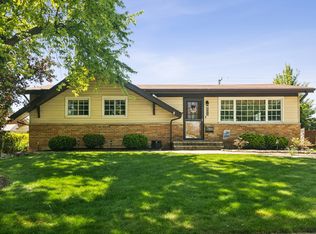 805 E Ironwood Dr, Mount Prospect, IL 60056