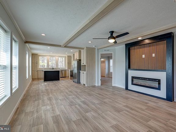 4th image of 332 Morris Ln