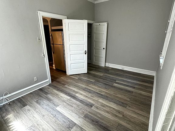 5th image of 4619 Spruce St #1R