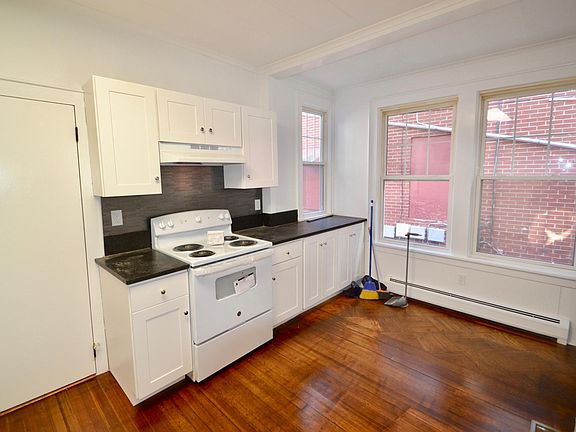 3rd image of 489 Piermont Ave
