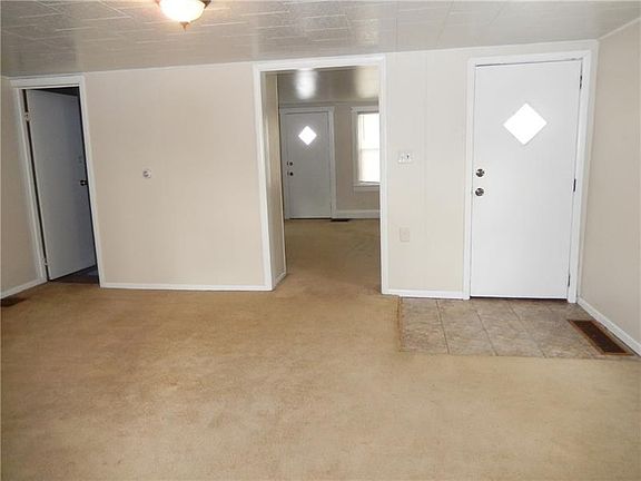 5th image of 240 S Washington Ave