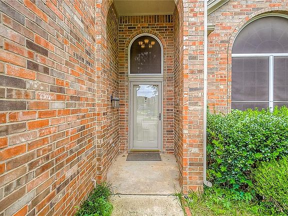 2nd image of 901 Waterford Way