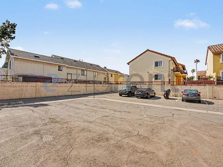 3523 W Savanna St #9 — Photo 4