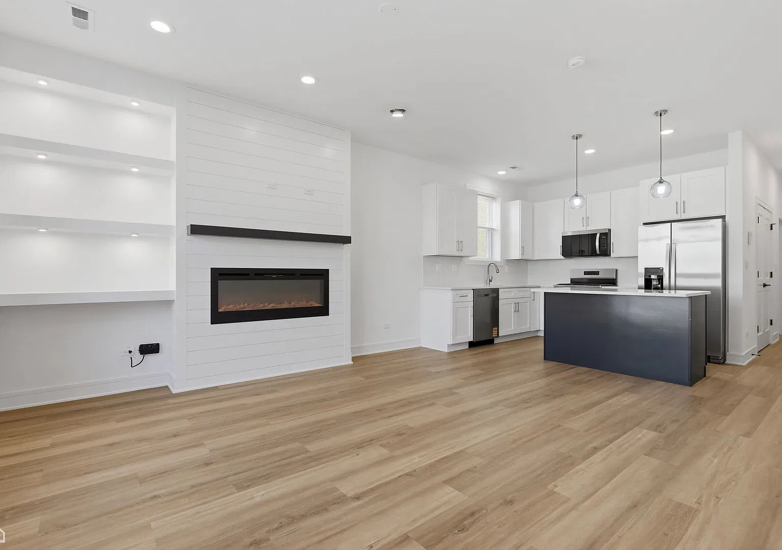 3 bed, $3,150 — Photo 3