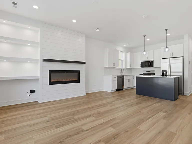 4841 S Prairie Ave #3 — Photo 3