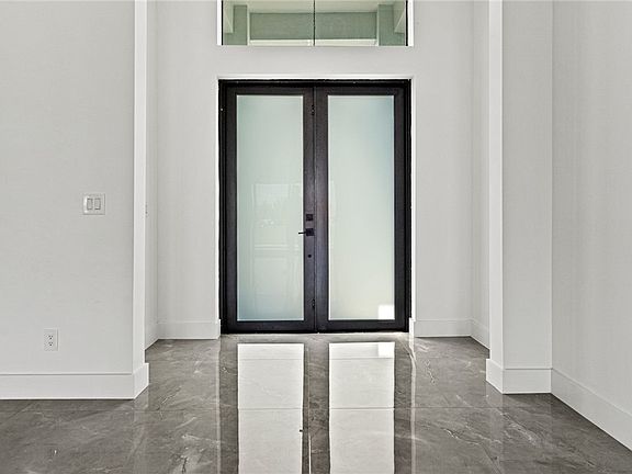 4th image of 307 NE 6th Terrace Cpe