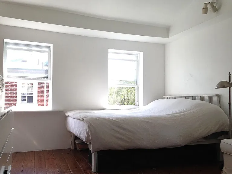 Same room, different decor