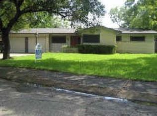 54 Pin Oak Ct, Lake Jackson, TX 77566