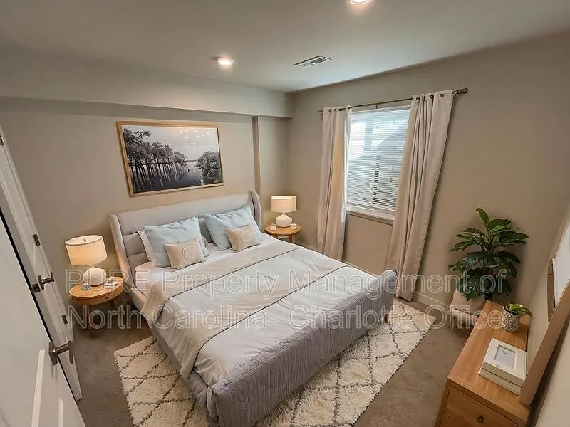 3 bed, 3.5 bath, 1616 sqft, $1,900 — Photo 1