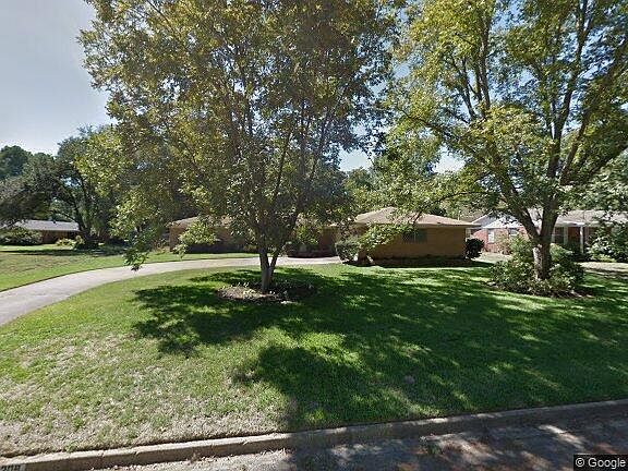 3rd image of 209 Cordell Dr