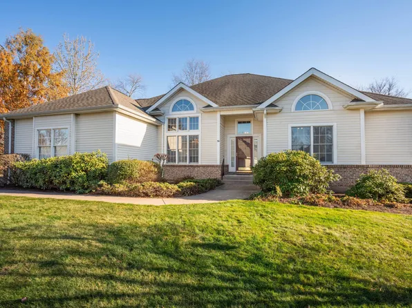 56 Jillian Circle #56, West Hartford, CT 06107