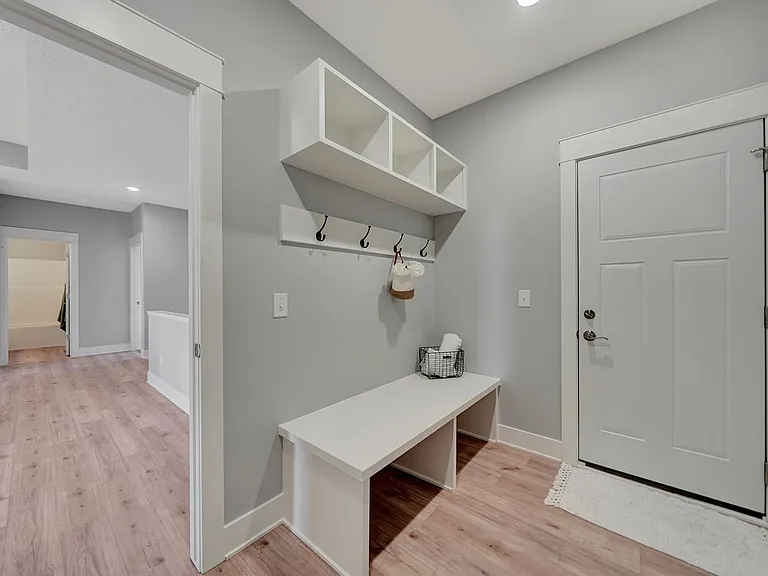 8615 Highview Cir — Photo 15