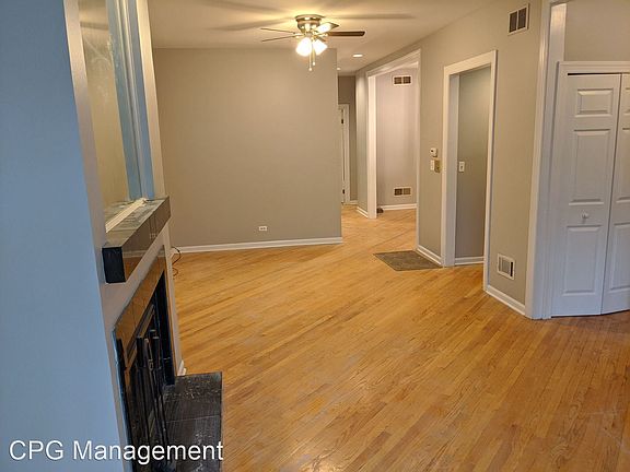 4th image of 1038 W Montana St