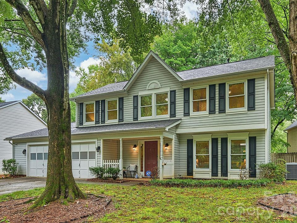 1st image of 2500 Crescent Knoll Dr