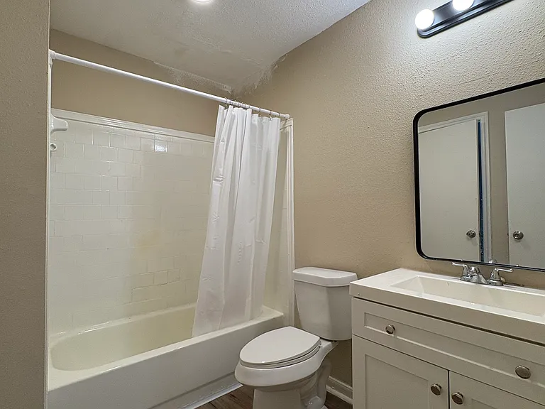 3221 Hirschfield Rd #B — Photo 6