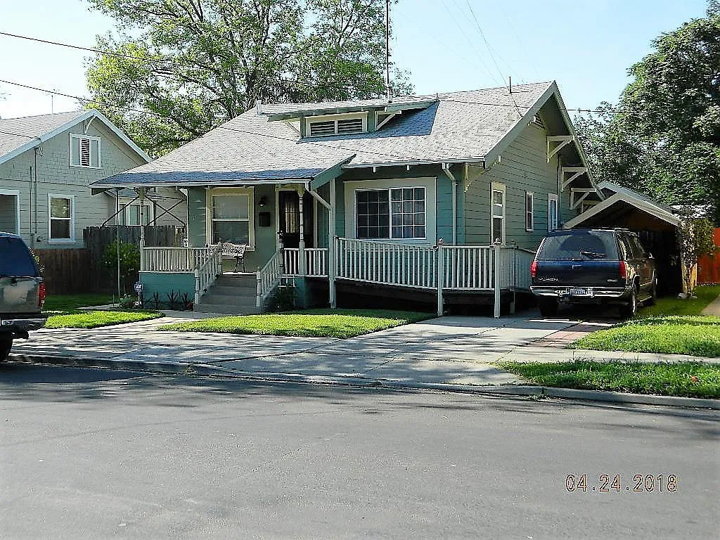 1315 E Poplar St photo 1