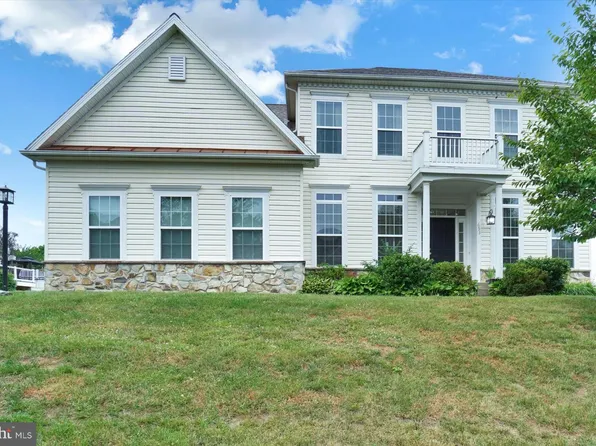 653 Silver Maple Cir, Seven Valleys, PA 17360