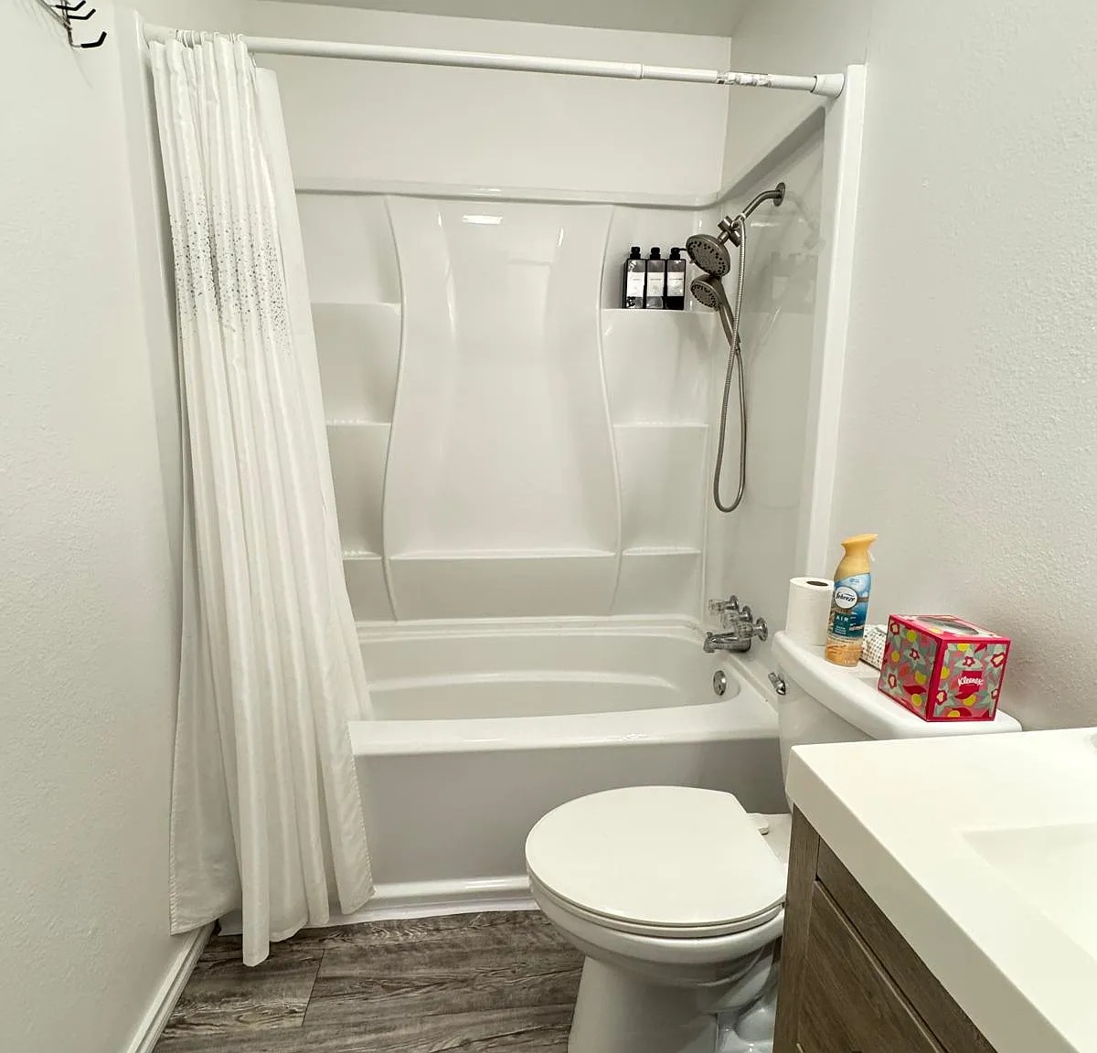 4 bed, 2160 sqft, $3,500 — Photo 2