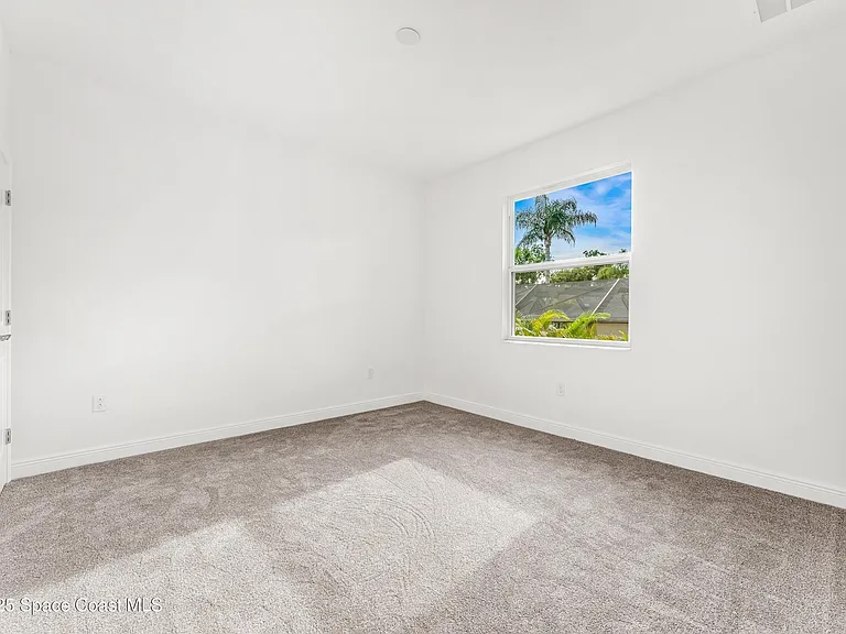 35 Loch Ness Dr — Photo 22