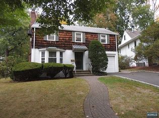 697 Northumberland Rd, Teaneck, NJ 07666