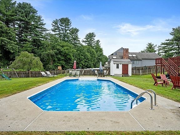 3rd image of 133 Indian Meadow Dr