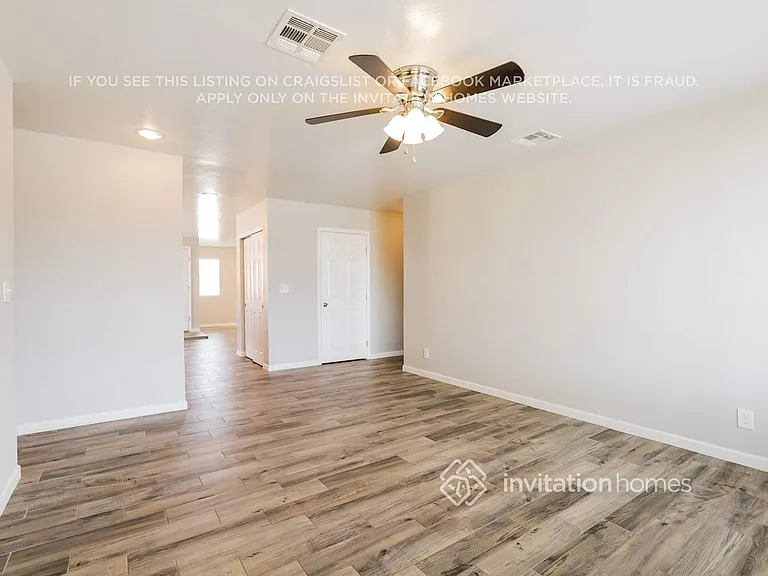 816 E Mountain View Rd — Photo 2