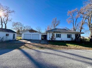 1110 Bailey Ln, Benton, IL 62812