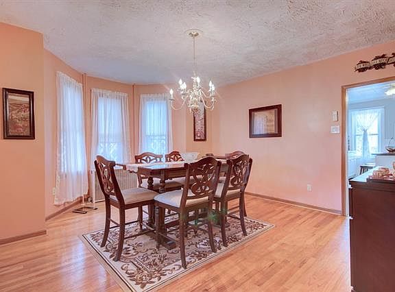 5th image of 1319 Newport Ave