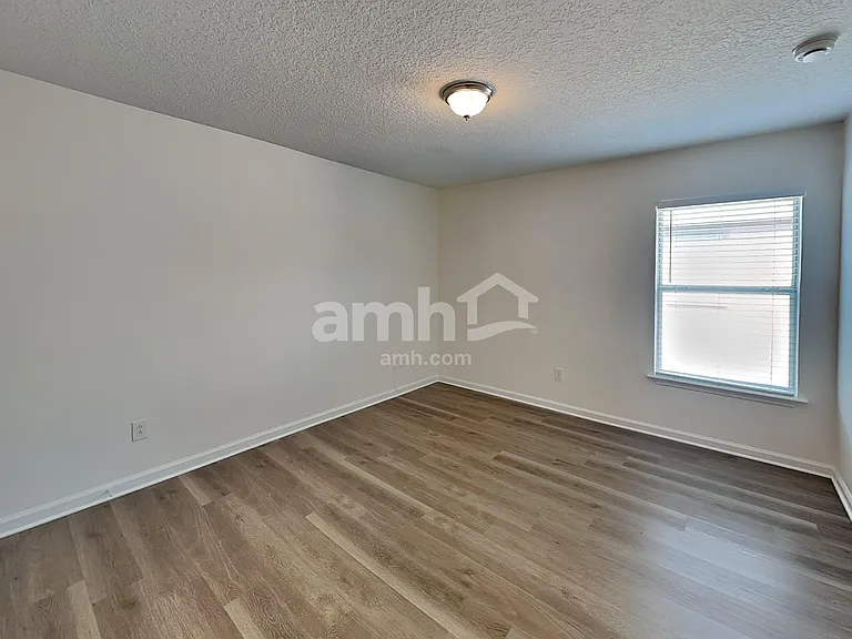 385 Bostwick Cir — Photo 16