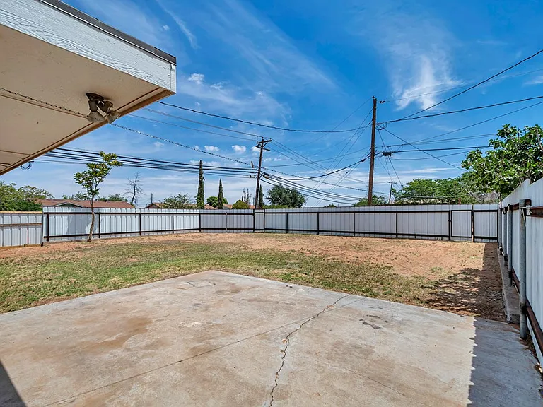1710 N Weatherford St — Photo 40