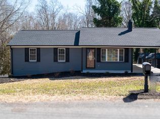 102 Deerwood Tract Ct, Cascade, VA 24069