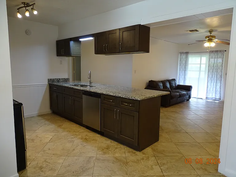 307 W University Blvd — Photo 12