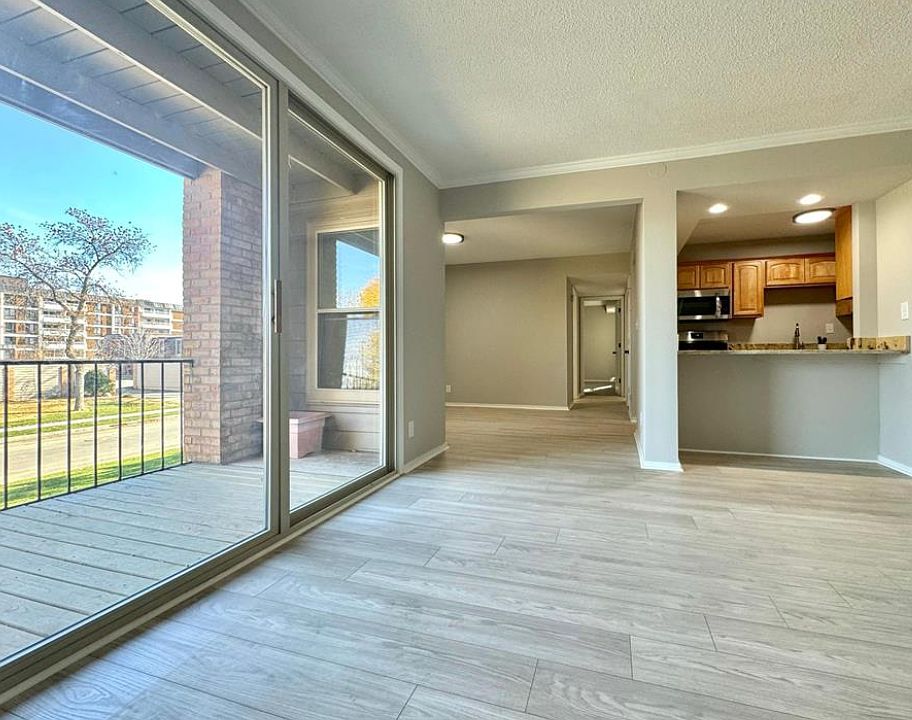 Great room open floor plan with deck