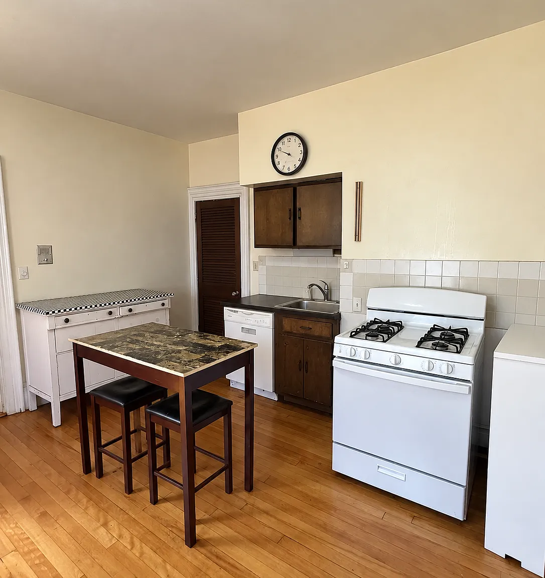 2 bed, 1.0 bath, 1200 sqft, $3,200 — Photo 4