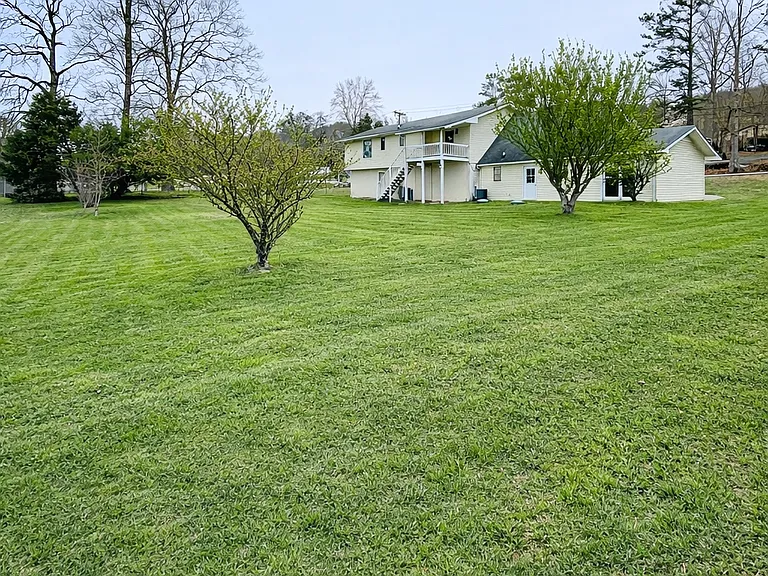866 S McDonald Rd SW — Photo 11