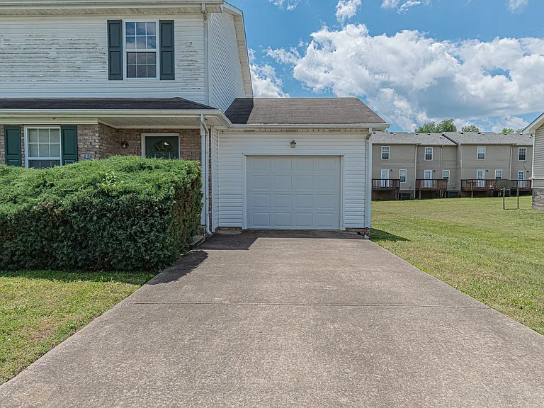 824 Flyer Ct — Photo 16