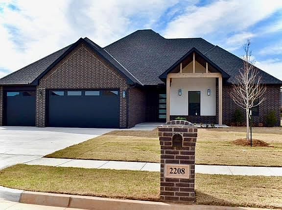 2nd image of 2208 W Sunset Dr