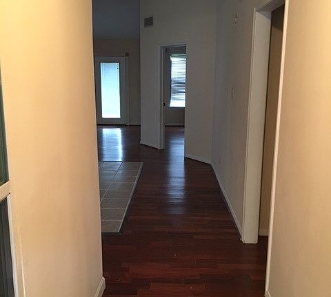 Entrance and alley to dining room