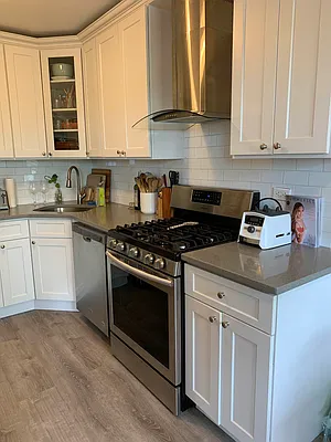 Rented by Halvatzis Realty | media 10