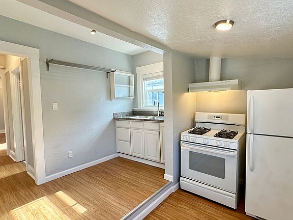 4th image of 859 47th St Unit C