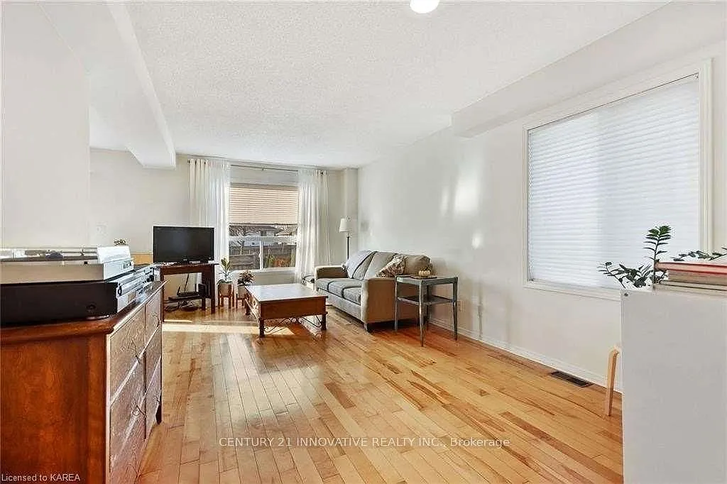 4 bed, $2,700 — Photo 4