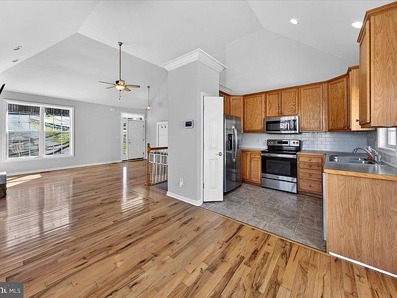 4th image of 18 Chickasaw Pl