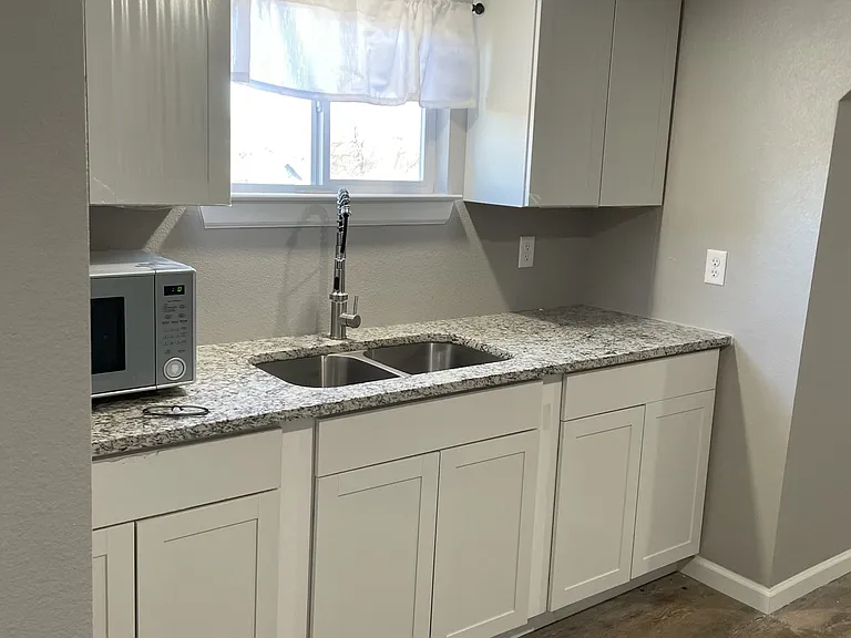711 W Munson St #B — Photo 13