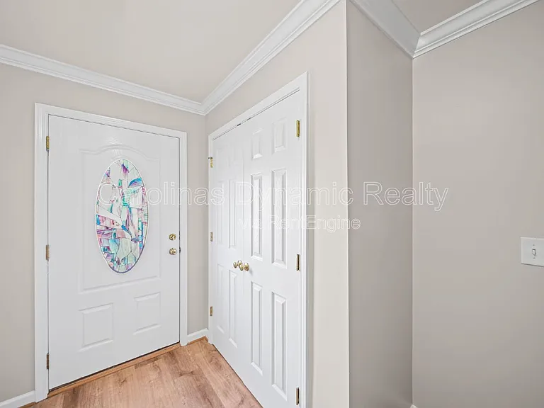 1526 Royal Auburn Ave — Photo 6