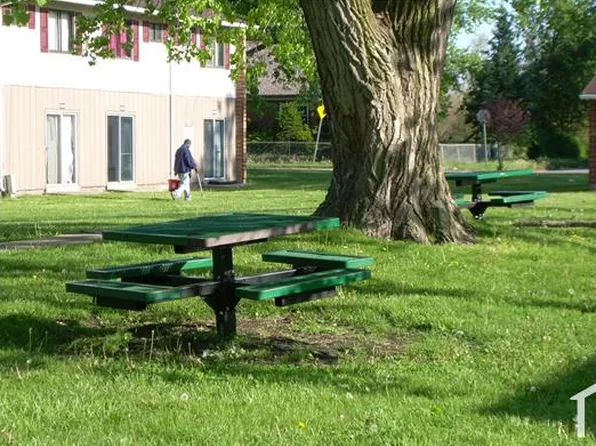 102 S Falcon St, South Bend, IN 46619