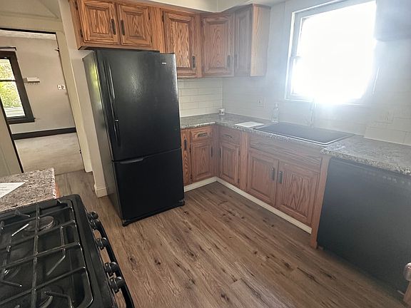 4th image of 1309 Bellows St