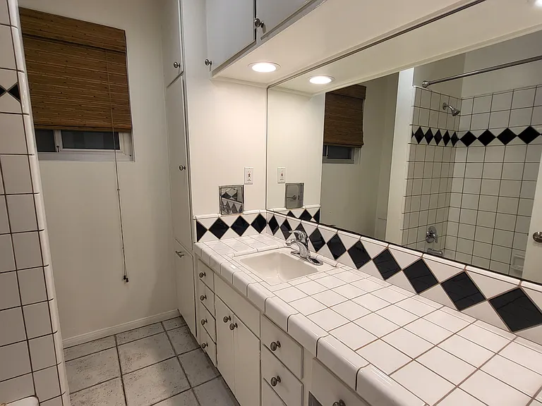 667 Flower Ave #1 — Photo 11