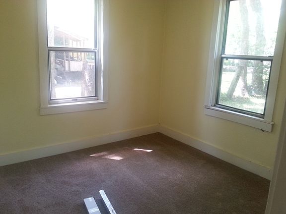 4th image of 614 Houston St